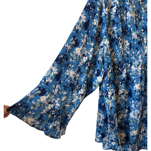 Style & Co NWT Women's Plus 3X Blue Pintuck 3/4 Bell Sleeve V Neck Tunic Blouse - Picture 4 of 13